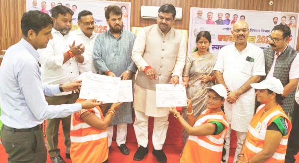 स्वच्छता दीदी, सुपरवाइजर और सफाई मित्रों का सम्मान