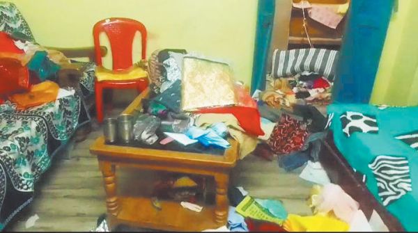 रेलवे कॉलोनी में तीन घरों में चोरी लाखों के जेवरात सहित नगदी पार