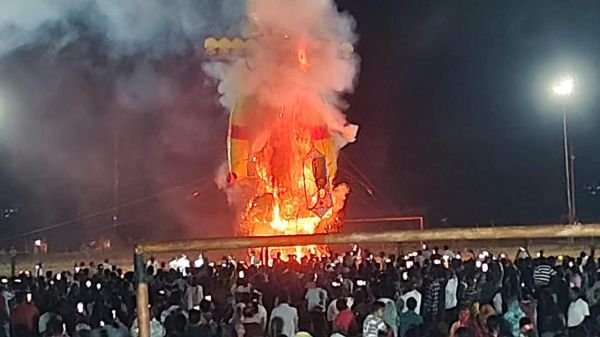 70 फीट ऊंचे रावण  के पुतले का दहन