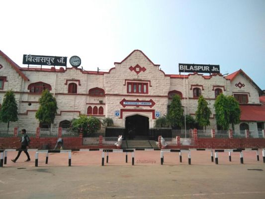 स्वच्छ स्टेशन थीम पर मंडल के प्रमुख स्टेशनों में चला विशेष स्वच्छता अभियान