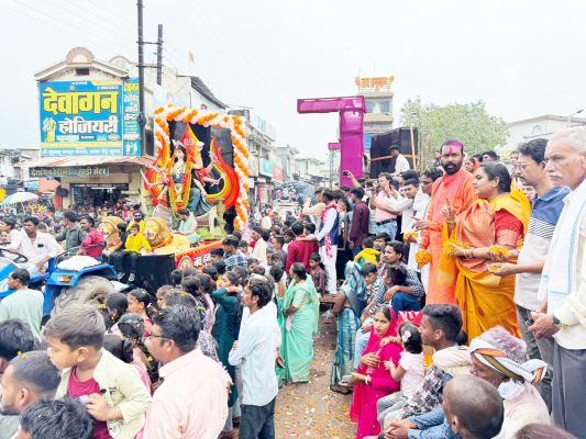 बरसते पानी में नपा अध्यक्ष ने दी मातारानी को विदाई