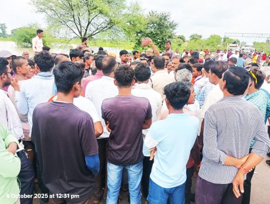 गंगरेल बांध के गेट खोलने से सैकड़ों एकड़ फसल जलमग्न, किसानों का चक्काजाम