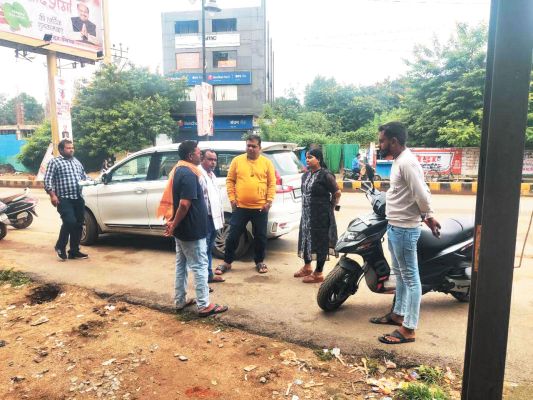 दो वार्डों में सफाई व्यवस्था चरमराई, कर्मचारी कम मिले, ठेकेदारों पर जुर्माना
