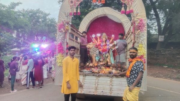 धूमधाम से मां दुर्गा प्रतिमा का विसर्जन