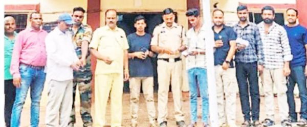 चोरी के सवा लाख के 8 मोबाइल  बरामद, मालिकों के सुपुर्द