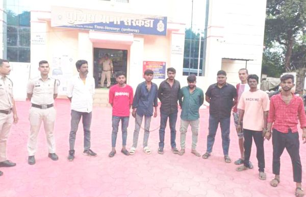 मंदिर में अशांति फैलाने के बाद आगजनी,   तनाव, पुलिस ने 10 को किया गिरफ्तार