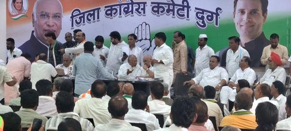 दुर्ग कांग्रेस में अध्यक्ष पद के दावेदारों की भरमार, फॉर्म लेेने दिखाया भारी उत्साह