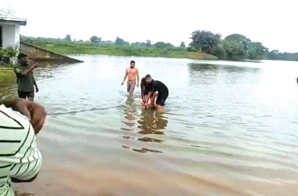  नई राजधानी में बीच तालाब नाबालिग की मौत, मिर्गी से पीडि़त था