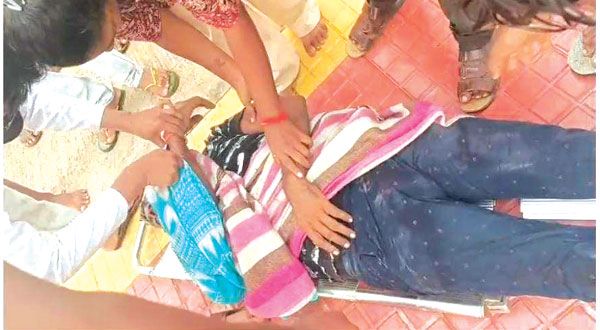 राजिम रायपुर मेमू ट्रेन से गिरकर युवक घायल