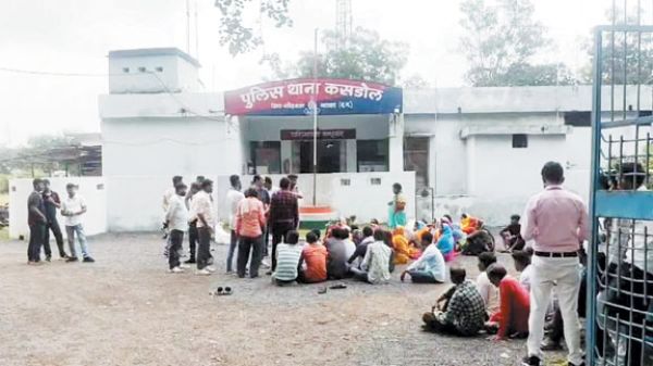 दो गांवों में चाकूबाजी, 11 जख्मी