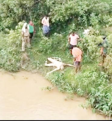 नदी पुलिया के नीचे मिली लाश