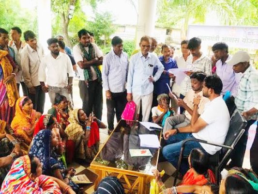 राशन कार्ड संदिग्धों की सूची चस्पा