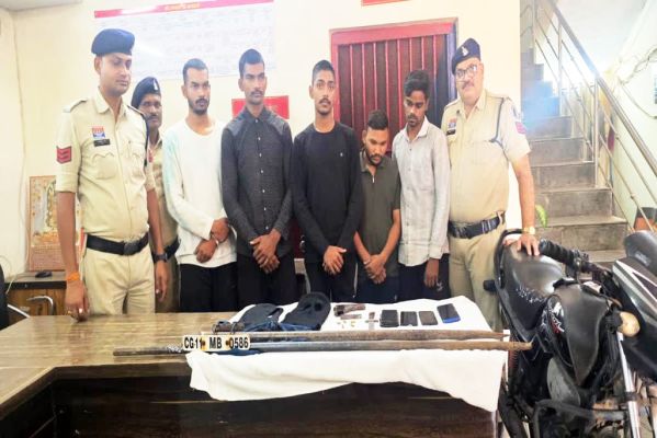 जांजगीर पुलिस ने डकैती की योजना बना रहे एनएसयूआई अध्यक्ष सहित पांच युवकों को किया गिरफ्तार
