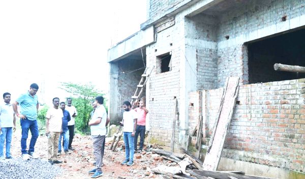 आयुक्त ने अवैध प्लाटिंग पर कार्रवाई करने के दिए निर्देश