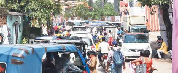 गुढिय़ारी, शिवानंद नगर और श्रीनगरवासी बंद सडक़ों और जाम से जूझ रहे