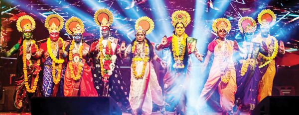 बस्तर दशहरा लोकोत्सव में सजी संस्कृति और कला का अप्रतिम छटा