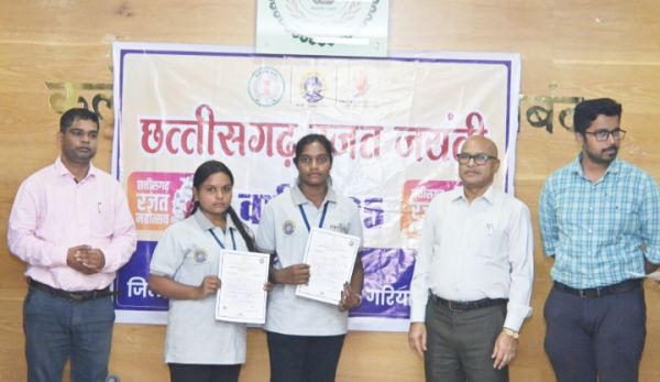 प्रशिक्षित हितग्राहियों को प्रमाण पत्र