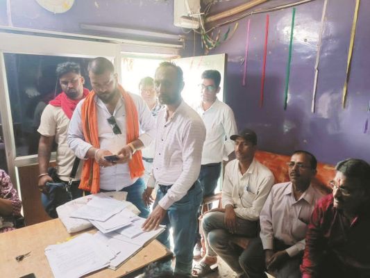 निगम ने बकाया संपत्तिकर जमा नहीं, दुकान सील 