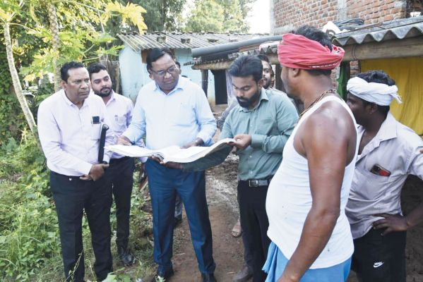 कमिश्नर ने खरीफ फसल गिरदावरी का लिया जायजा