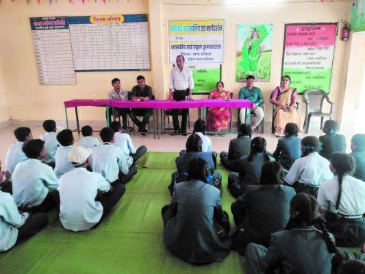 विद्यार्थियों को करियर मार्गदर्शन