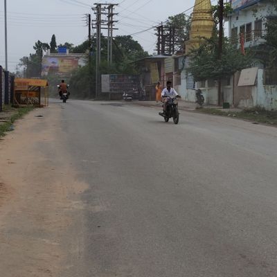 धूल के गुबार से  नगरवासी हलाकान