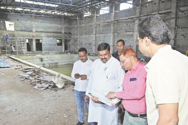 मंत्री की पहल से तैयार हो रहा स्विमिंग पुल