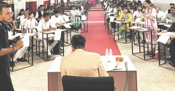 भारती विवि में यूथ पार्लियामेंट आयोजित