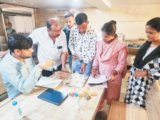 5  घरेलू सिलेंडर जब्त