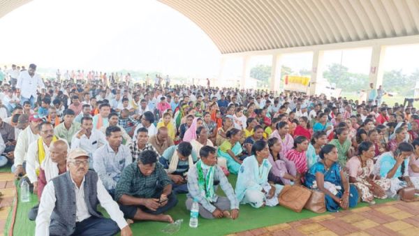 15 हजार राशन दुकान में आज नहीं मिला चावल, नमक, शक्कर चना