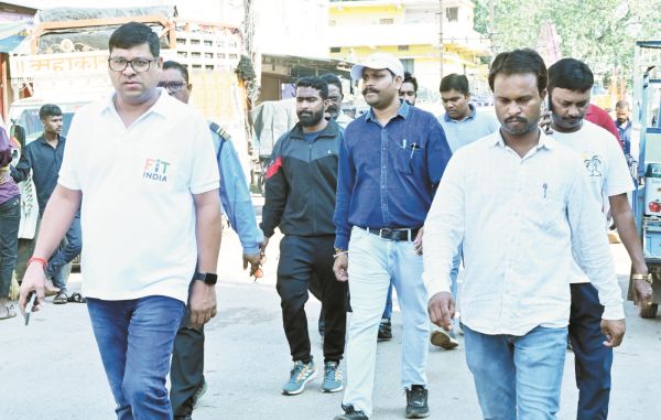 आयुक्त ने फल मण्डी फटाका दुकान का स्थल परिवर्तन करने के दिए निर्देश