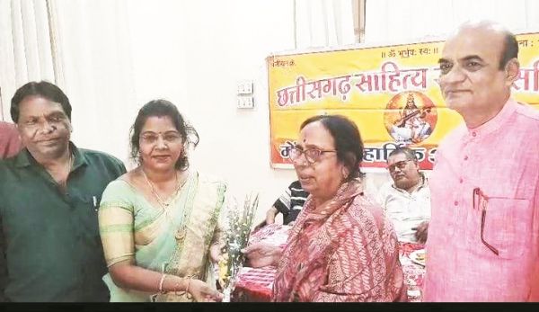 शरद पूर्णिमा पर कवि बाल्मीकि को किया याद