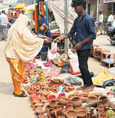 वोकल फॉर लोकल के तहत इस बार मिट्टी के दीयों से रोशन होगी दिवाली