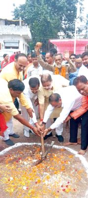 विधायकों ने आदर्श नगर में आकांक्षीय शौचालय निर्माण का भूमिपूजन किया