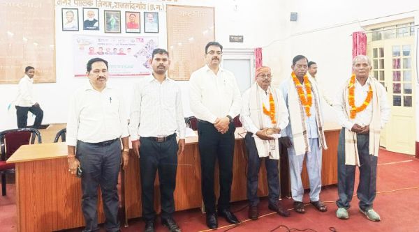 निगम के 3 कर्मचारी सेवानिवृत्त, दी विदाई