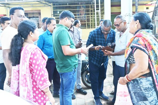 आयुक्त ने किया निर्माण कार्यों का निरीक्षण