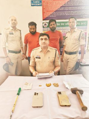 चोरी के दो फरार आरोपी गिरफ्तार