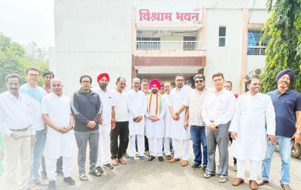 कार्यकर्ताओं से नए अध्यक्ष के लिए मंथन कर सप्ताहभर के दौरे के बाद वापस लौटे पर्यवेक्षक