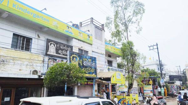 दान की जमीन में बनी धर्मशाला से 20 साल से कमाए करोड़ों