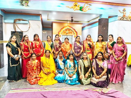 करवा चौथ, चांद को देख तोड़ा व्रत