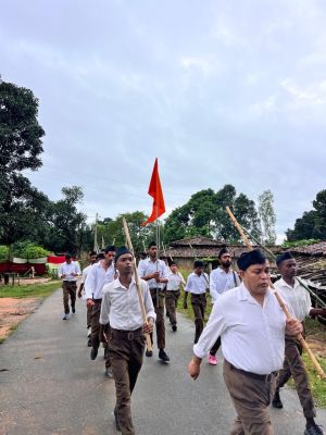 लखनपुर खंड के पटकुरा मंडल में पथ संचलन