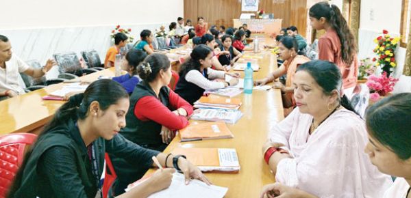 सनराइज हायर सेकेंडरी स्कूल में अभिभावक सम्मेलन