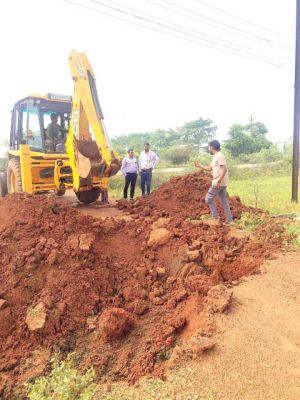 माना, डोमा दतरेंगा में चला बुलडोजर तोड़ी गई अवैध प्लाटिंग