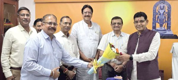 सम्मान समारोह की तैयारी