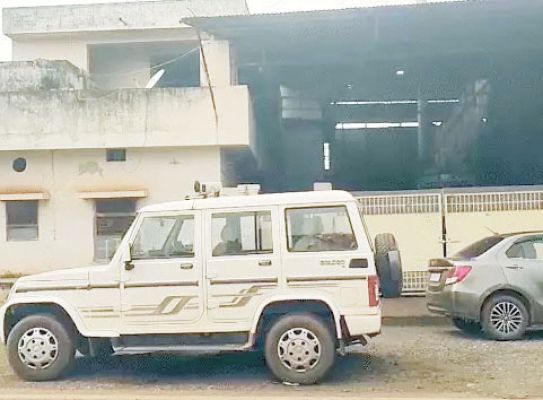 बंद पड़े राइस मिल में जीएसटी का छापा, पान मसाला निर्माण की मशीनें जब्त