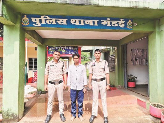 शिक्षक दंपति की हत्या का आरोपी गिरफ्तार