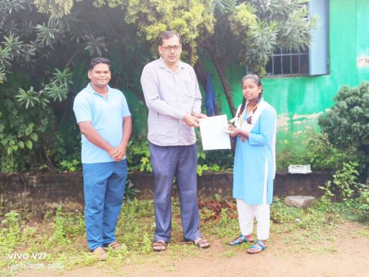 विजेता खिलाड़ी सोनिया को ईनाम