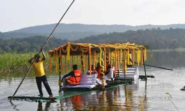 बैम्बू राफ्टिंग से पर्यटन को उड़ान