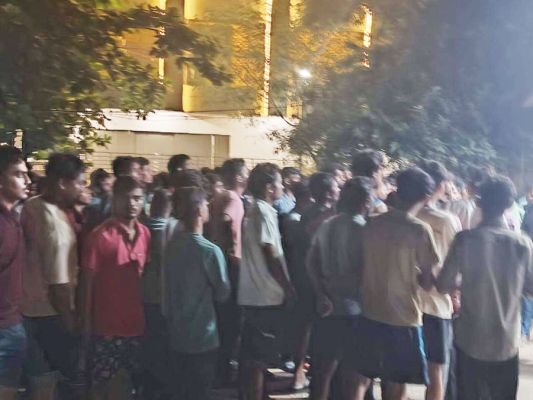  साइंस कॉलेज के हॉस्टल में रात अज्ञात लडक़ों ने की तोडफ़ोड़