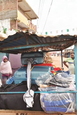 कपड़ा दुकान में चोरी, नाबालिग गिरफ्तार