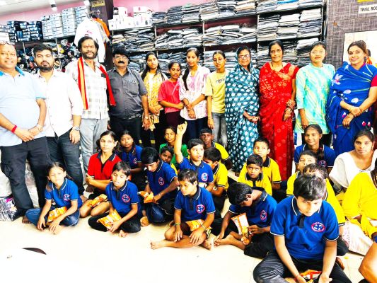 60 दिव्यांग बच्चे संग समिति ने मनाई दिवाली